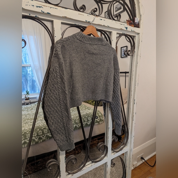 H&M Sweater - Picture 2 of 2